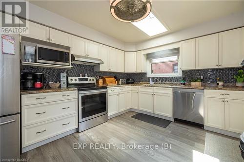 320 1St Street W, Owen Sound, ON - Indoor Photo Showing Kitchen With Stainless Steel Kitchen