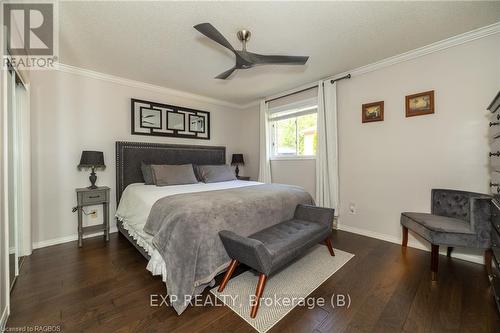 320 1St Street W, Owen Sound, ON - Indoor Photo Showing Bedroom