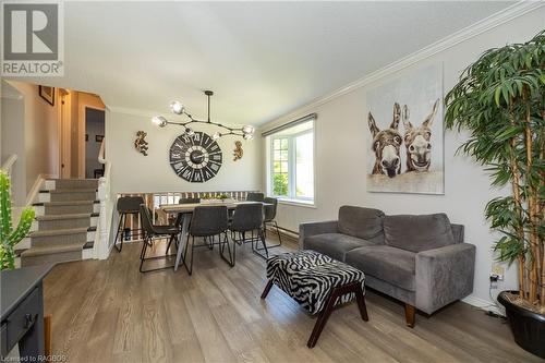320 1St Street W, Owen Sound, ON - Indoor Photo Showing Living Room
