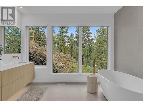 1190 Stoneypointe Court, Kelowna, BC - Indoor Photo Showing Bathroom