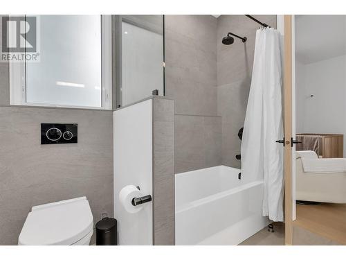 1190 Stoneypointe Court, Kelowna, BC - Indoor Photo Showing Bathroom