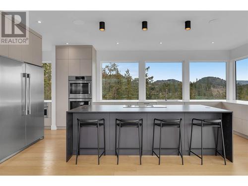 1190 Stoneypointe Court, Kelowna, BC - Indoor Photo Showing Kitchen With Upgraded Kitchen