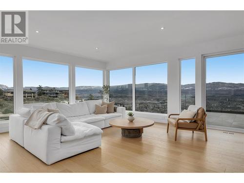 1190 Stoneypointe Court, Kelowna, BC - Indoor Photo Showing Living Room