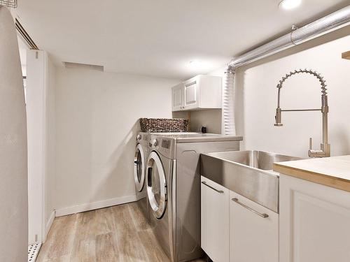 Salle de lavage - 5325 Rue Garnier, Montréal (Le Plateau-Mont-Royal), QC - Indoor Photo Showing Laundry Room