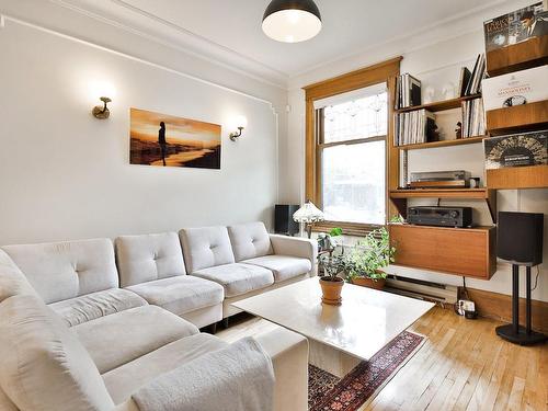Living room - 5325 Rue Garnier, Montréal (Le Plateau-Mont-Royal), QC - Indoor Photo Showing Living Room