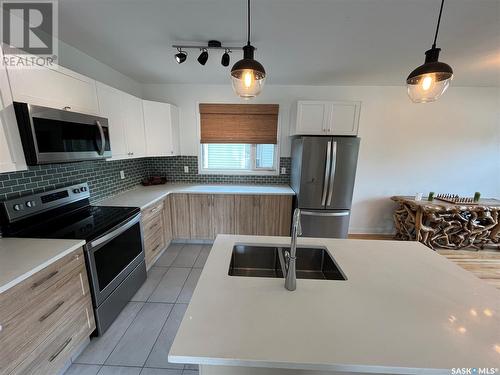 1022 Stadacona Street E, Moose Jaw, SK - Indoor Photo Showing Kitchen With Double Sink