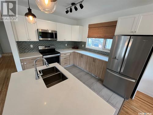 1022 Stadacona Street E, Moose Jaw, SK - Indoor Photo Showing Kitchen With Double Sink