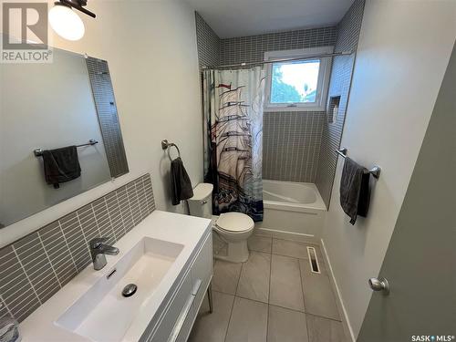 1022 Stadacona Street E, Moose Jaw, SK - Indoor Photo Showing Bathroom