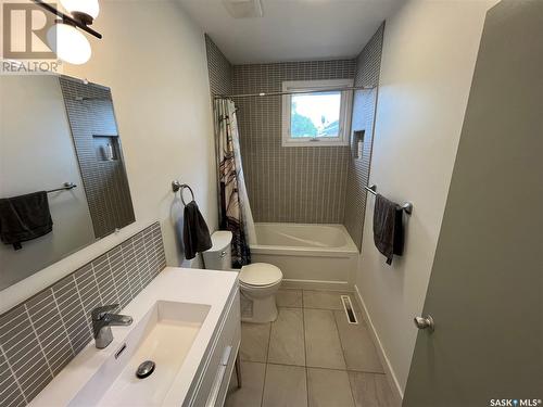 1022 Stadacona Street E, Moose Jaw, SK - Indoor Photo Showing Bathroom