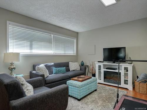 1084 Verdier Ave, Central Saanich, BC - Indoor Photo Showing Living Room