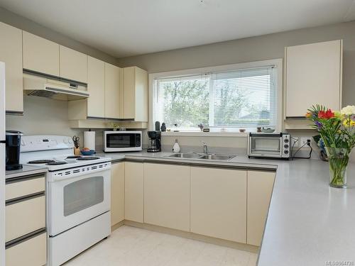 1084 Verdier Ave, Central Saanich, BC - Indoor Photo Showing Kitchen With Double Sink