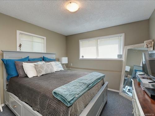 1084 Verdier Ave, Central Saanich, BC - Indoor Photo Showing Bedroom