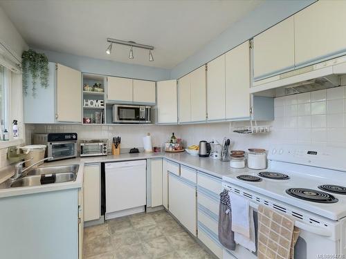 1084 Verdier Ave, Central Saanich, BC - Indoor Photo Showing Kitchen With Double Sink