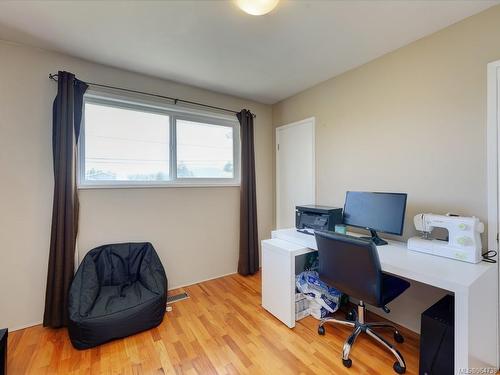 1084 Verdier Ave, Central Saanich, BC - Indoor Photo Showing Office