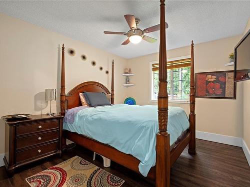 1410 Spruston Rd, Nanaimo, BC - Indoor Photo Showing Bedroom