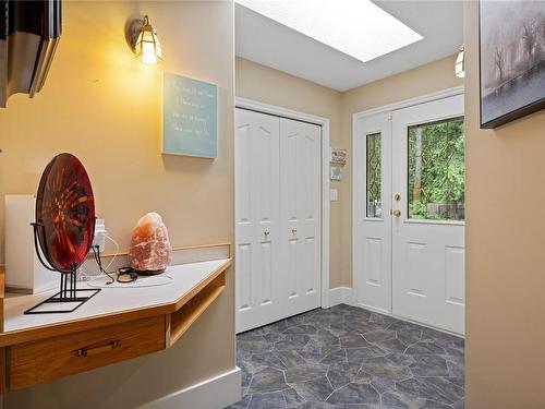 1410 Spruston Rd, Nanaimo, BC - Indoor Photo Showing Dining Room