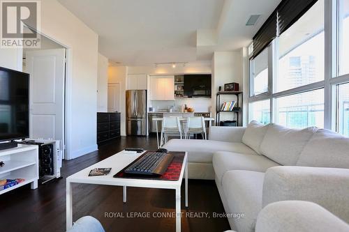 2504 - 33 Shore Breeze Drive, Toronto, ON - Indoor Photo Showing Living Room