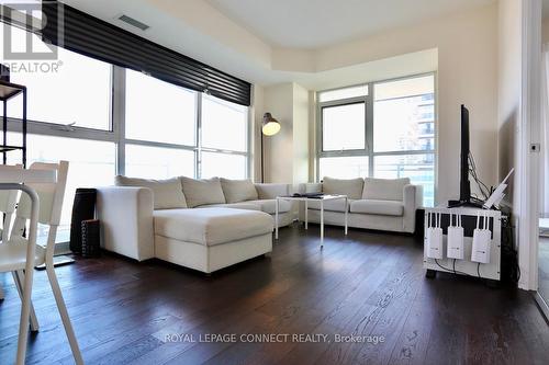 2504 - 33 Shore Breeze Drive, Toronto, ON - Indoor Photo Showing Living Room