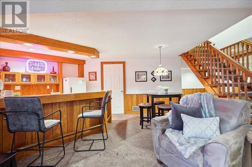 199 Penn Drive, Burlington, ON - Indoor Photo Showing Living Room