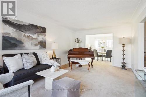 199 Penn Drive, Burlington, ON - Indoor Photo Showing Living Room