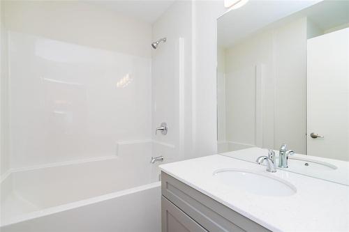 14 Saddle Creek Cove, Winnipeg, MB - Indoor Photo Showing Bathroom