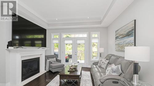 15 Hillcrest Drive, New Tecumseth, ON - Indoor Photo Showing Living Room With Fireplace