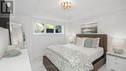 15 Hillcrest Drive, New Tecumseth, ON - Indoor Photo Showing Bedroom