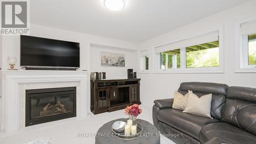 15 Hillcrest Drive, New Tecumseth, ON - Indoor Photo Showing Living Room With Fireplace