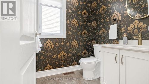 15 Hillcrest Drive, New Tecumseth, ON - Indoor Photo Showing Bathroom