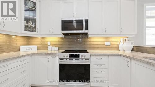 15 Hillcrest Drive, New Tecumseth, ON - Indoor Photo Showing Kitchen