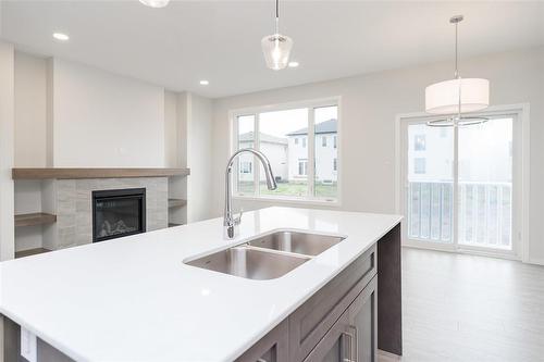 28 Elm Drive, West St Paul, MB - Indoor Photo Showing Kitchen With Double Sink