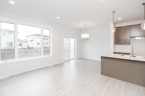 28 Elm Drive, West St Paul, MB - Indoor Photo Showing Kitchen