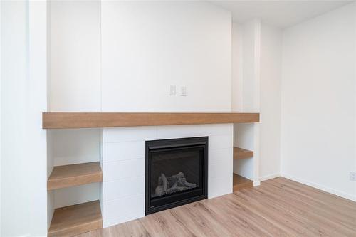 16 Elm Drive, West St Paul, MB - Indoor Photo Showing Living Room With Fireplace