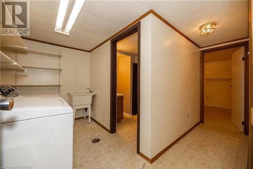 565 24Th Street W, Owen Sound, ON - Indoor Photo Showing Laundry Room