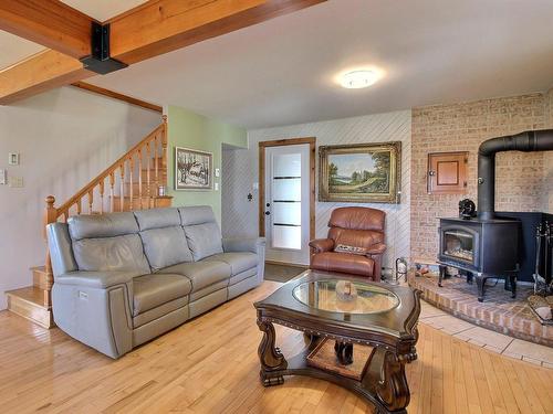 Salon - 717 Route 116, Danville, QC - Indoor Photo Showing Living Room With Fireplace