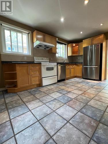 34 Shippigan Crescent, Toronto, ON - Indoor Photo Showing Kitchen