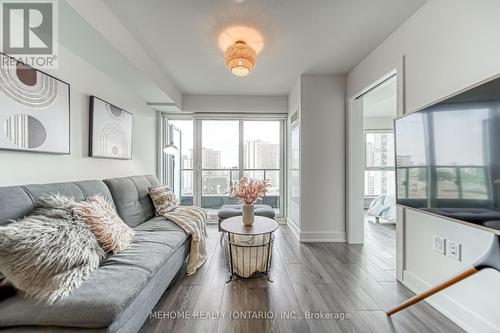 1621 - 585 Bloor Street E, Toronto, ON - Indoor Photo Showing Living Room