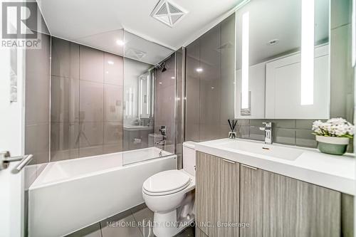 1621 - 585 Bloor Street E, Toronto, ON - Indoor Photo Showing Bathroom