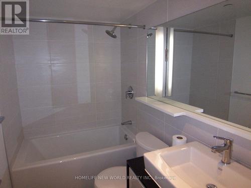 302 - 72 Esther Shiner Boulevard, Toronto, ON - Indoor Photo Showing Bathroom