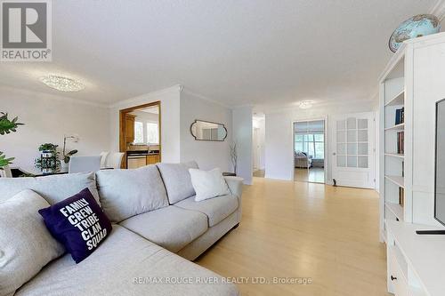 15 Shippigan Crescent, Toronto, ON - Indoor Photo Showing Living Room