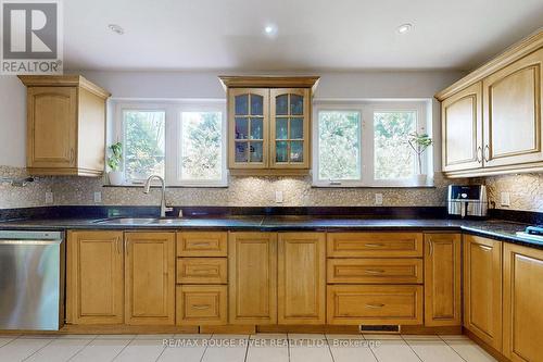 15 Shippigan Crescent, Toronto, ON - Indoor Photo Showing Kitchen