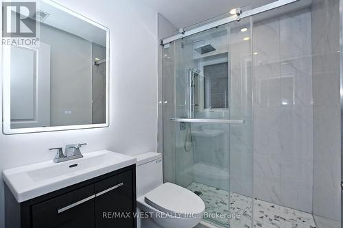 1353 Blackmore Street, Innisfil, ON - Indoor Photo Showing Bathroom