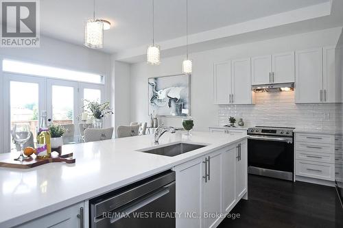 1353 Blackmore Street, Innisfil, ON - Indoor Photo Showing Kitchen With Upgraded Kitchen