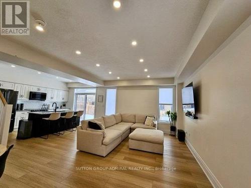 1026 Wright Drive, Midland, ON - Indoor Photo Showing Living Room