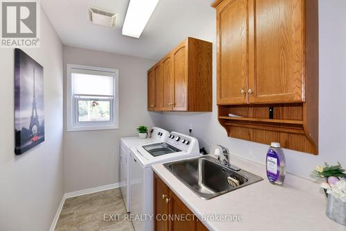 23 Tanner Drive, Pelham, ON - Indoor Photo Showing Laundry Room