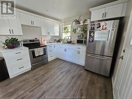 17 Mcnaughton Avenue, Wallaceburg, ON - Indoor Photo Showing Kitchen