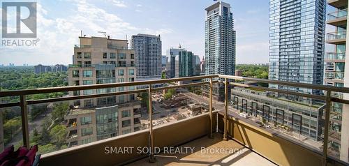 Ph210 - 256 Doris Avenue, Toronto, ON - Outdoor