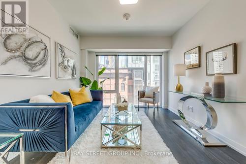 513 - 3 Gloucester Street, Toronto, ON - Indoor Photo Showing Living Room