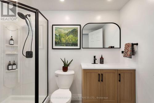 180 Walnut Street S, Hamilton, ON - Indoor Photo Showing Bathroom