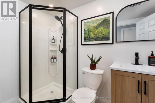 180 Walnut Street S, Hamilton, ON - Indoor Photo Showing Bathroom